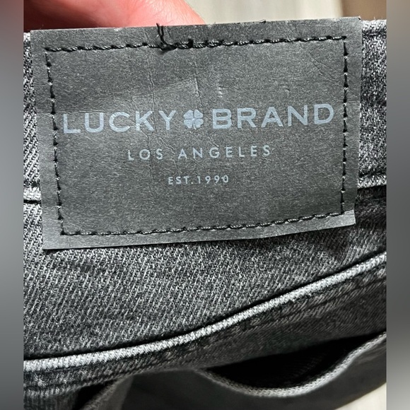 NWT Lucky Brand High Rise Drew Mom Jeans Distressed Casual Denim Cuffed Straight - Picture 12 of 16